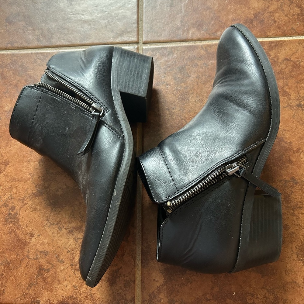 Boots - Picture 3 of 4